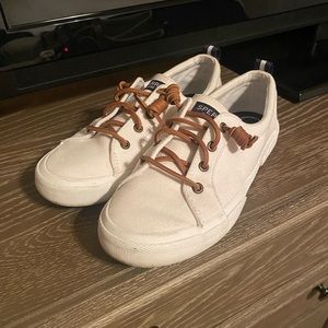 White size 7 women’s Sperry’s